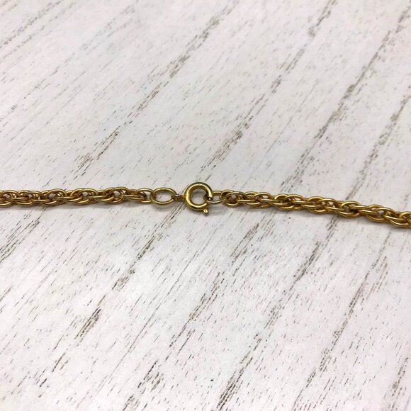 Vintage Gold-Tone Pendant Necklace With Ornate Design On 22" Chain - Picture 5 of 5